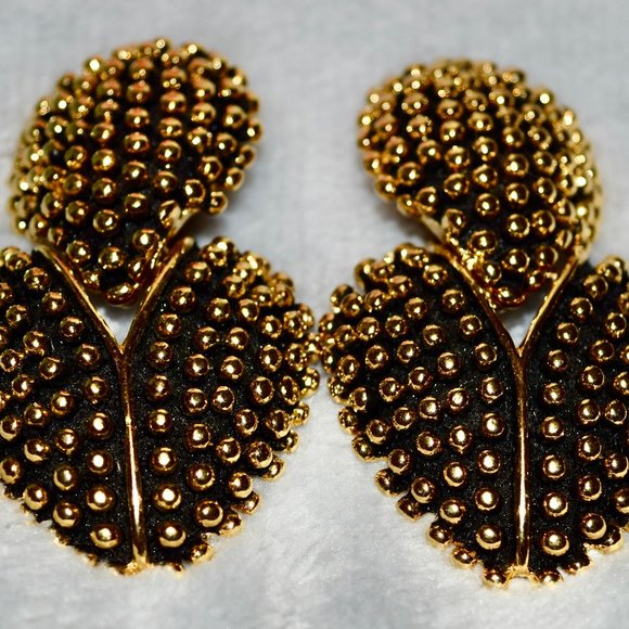 Rare Vintage CIRO Clip Earrings, Mat Black with Gold Dots, Stamped. - Picture 3 of 6